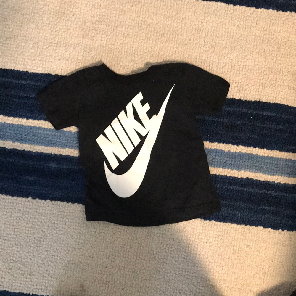 Nike t shirt 2t